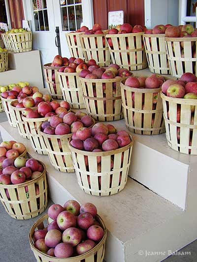 Melick'sFarm-AppleBaskets2