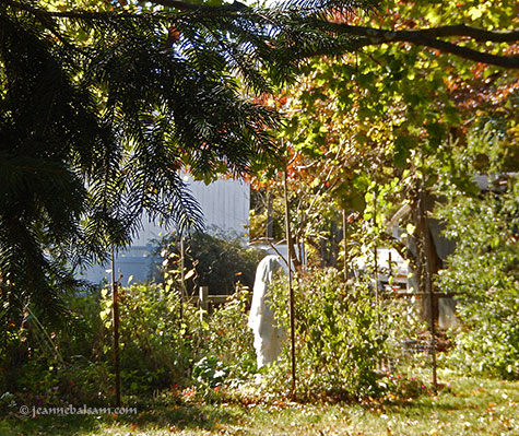 hallo16-gardenghost2